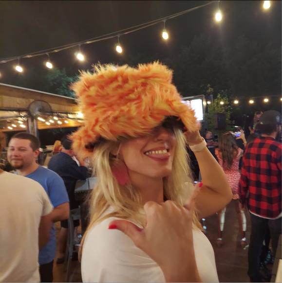 Meet your Posher, Brittanie - Picture 1 of 1